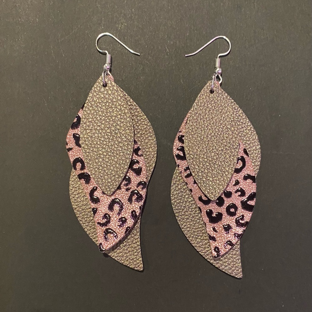 Earrings‼️FREE SHIPPING‼️